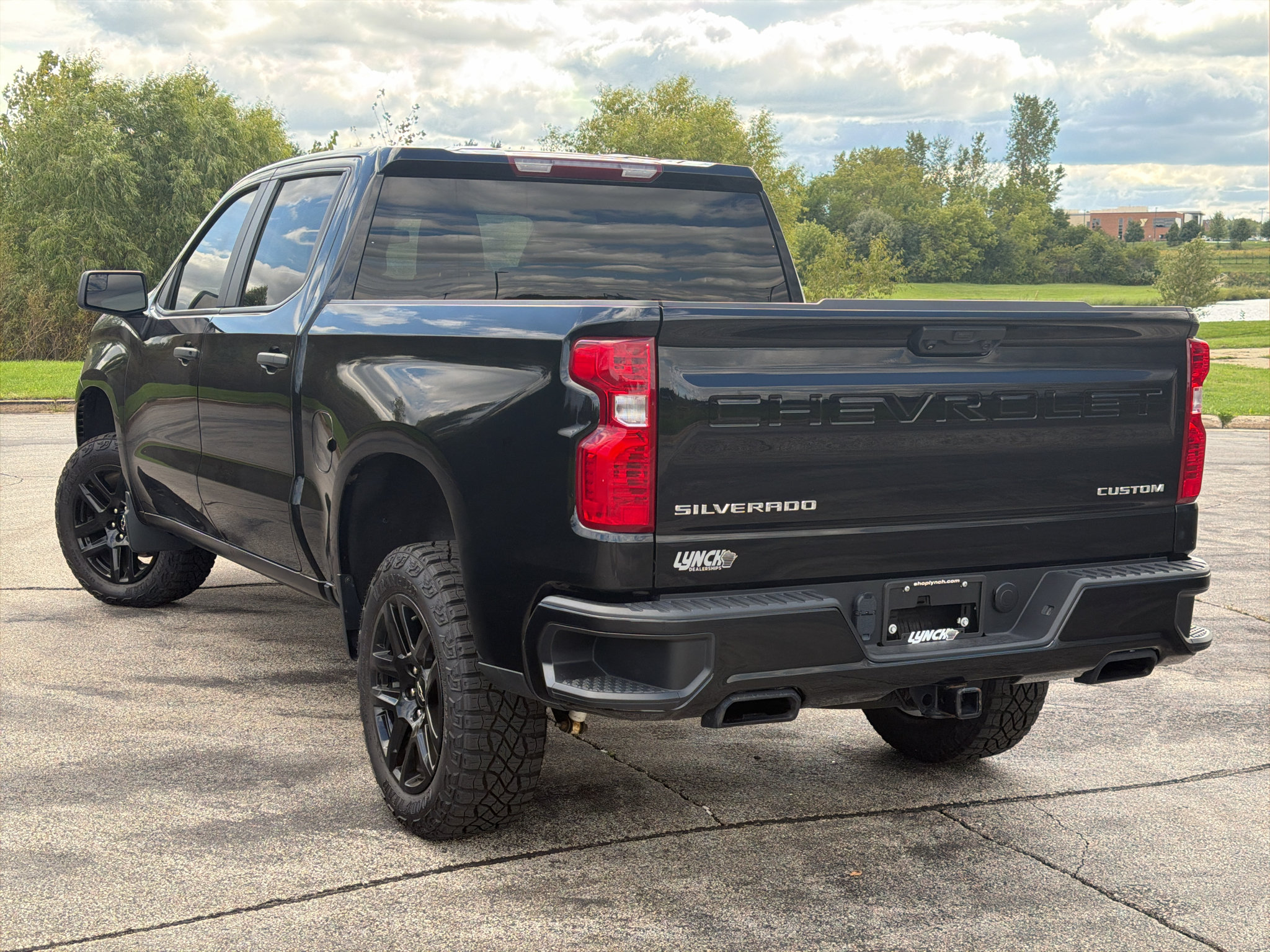 Used 2023 Chevrolet Silverado 1500 Custom Trail Boss AWD/4WD image 2