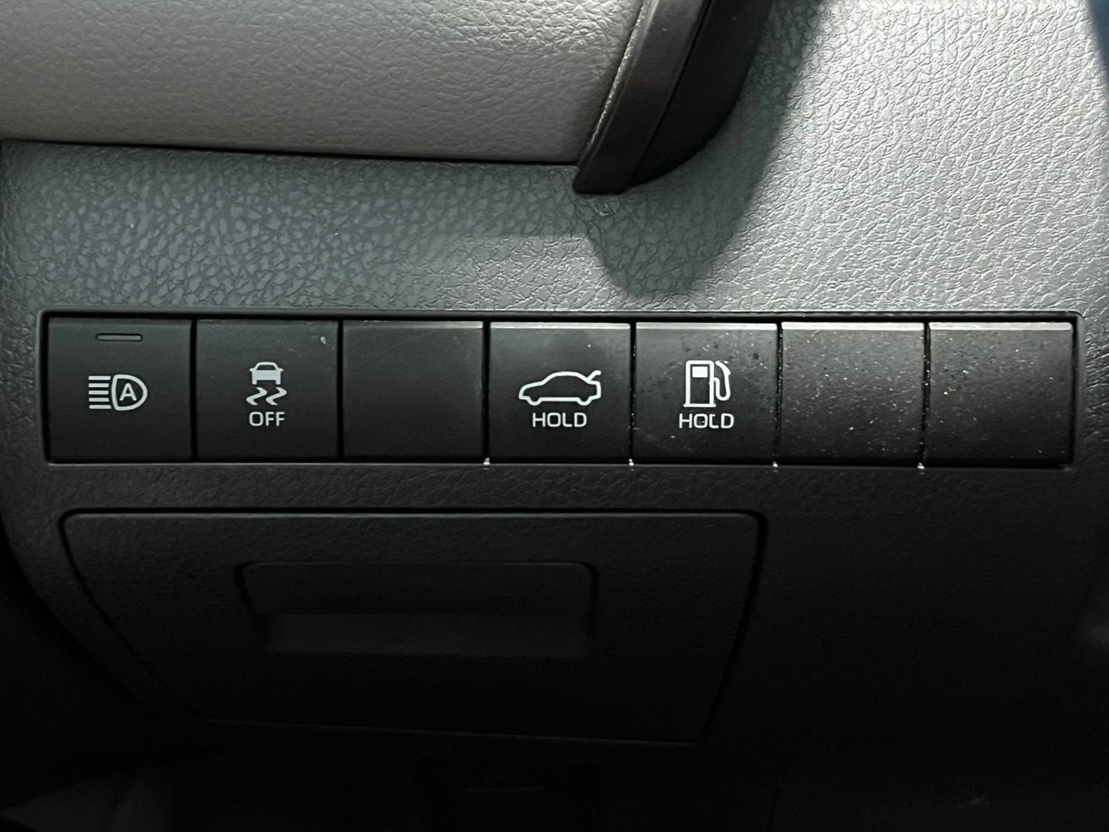 Used 2020 Toyota Camry LE FWD image 30