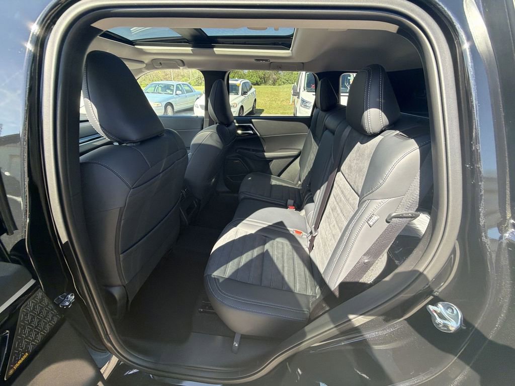 New 2026 Mitsubishi Outlander SE image 23