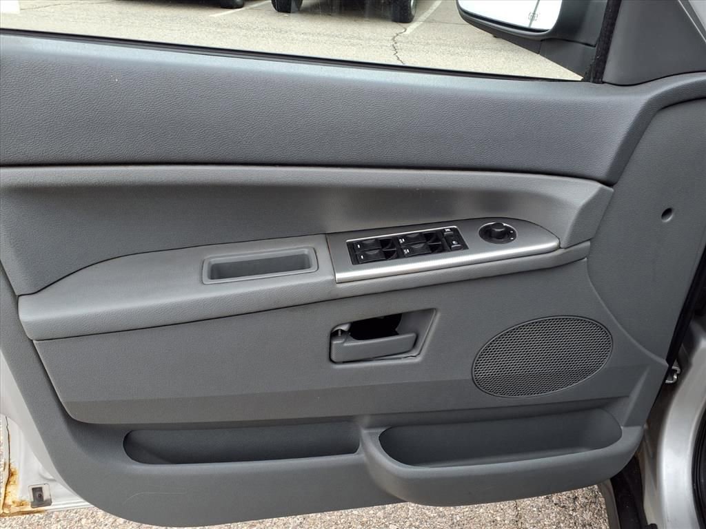 Used 2006 Jeep Grand Cherokee Laredo AWD/4WD image 14