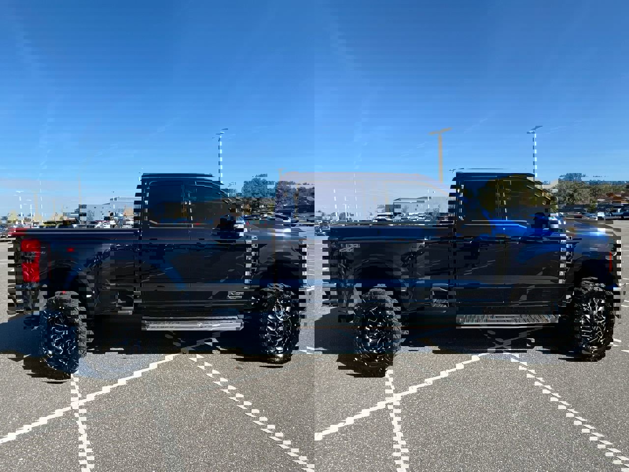 Used 2023 Ford F350 Lariat image 2