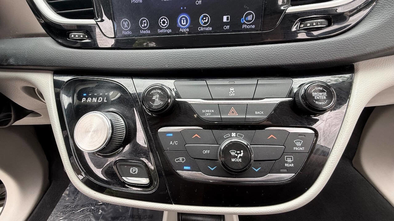 Used 2017 Chrysler Pacifica Touring FWD image 74