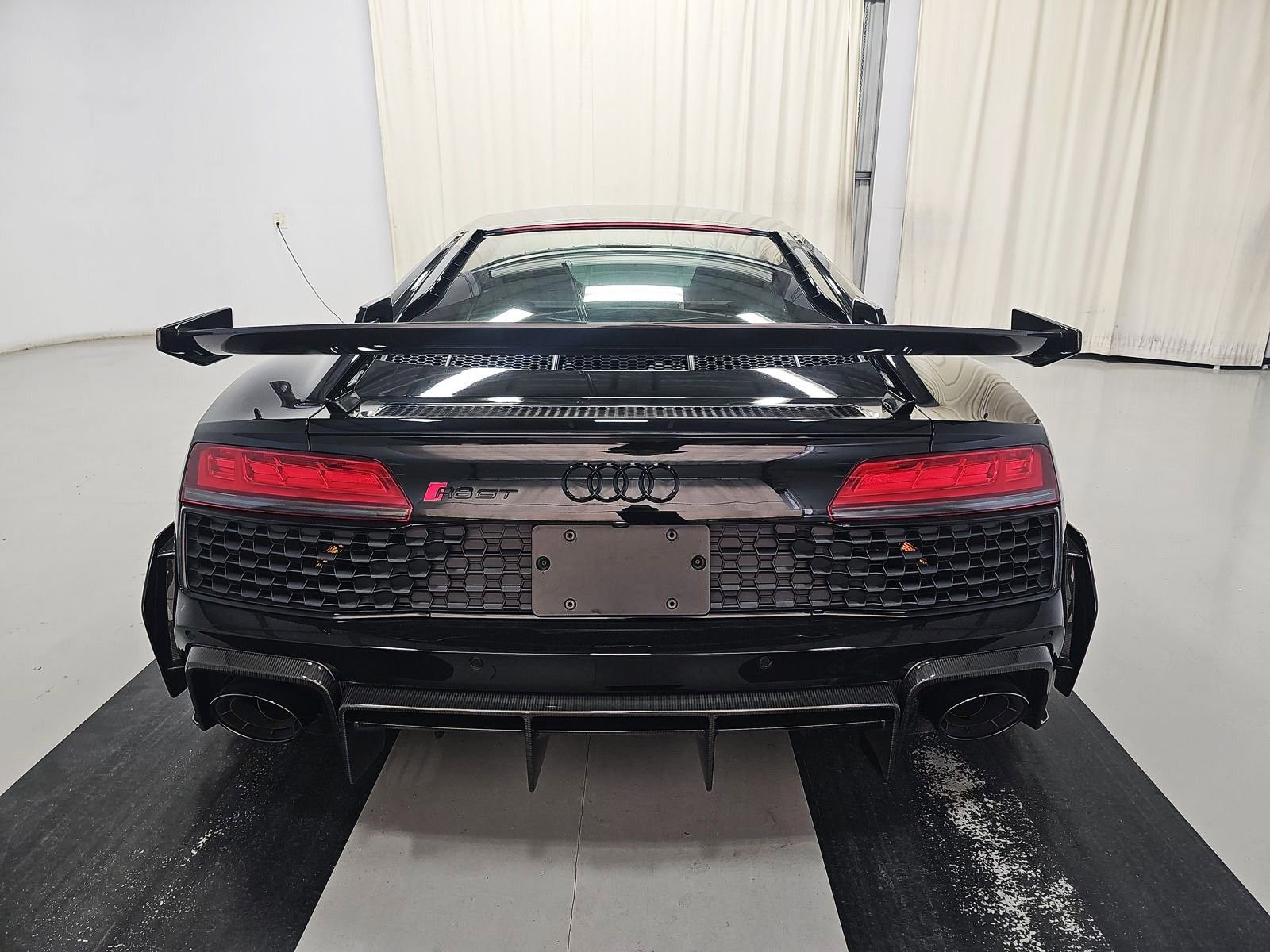 Used 2023 Audi R8 V10 GT RWD image 5
