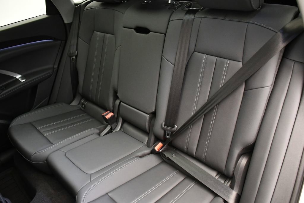 Used 2025 Audi Q5 Premium w/ Convenience Package image 43