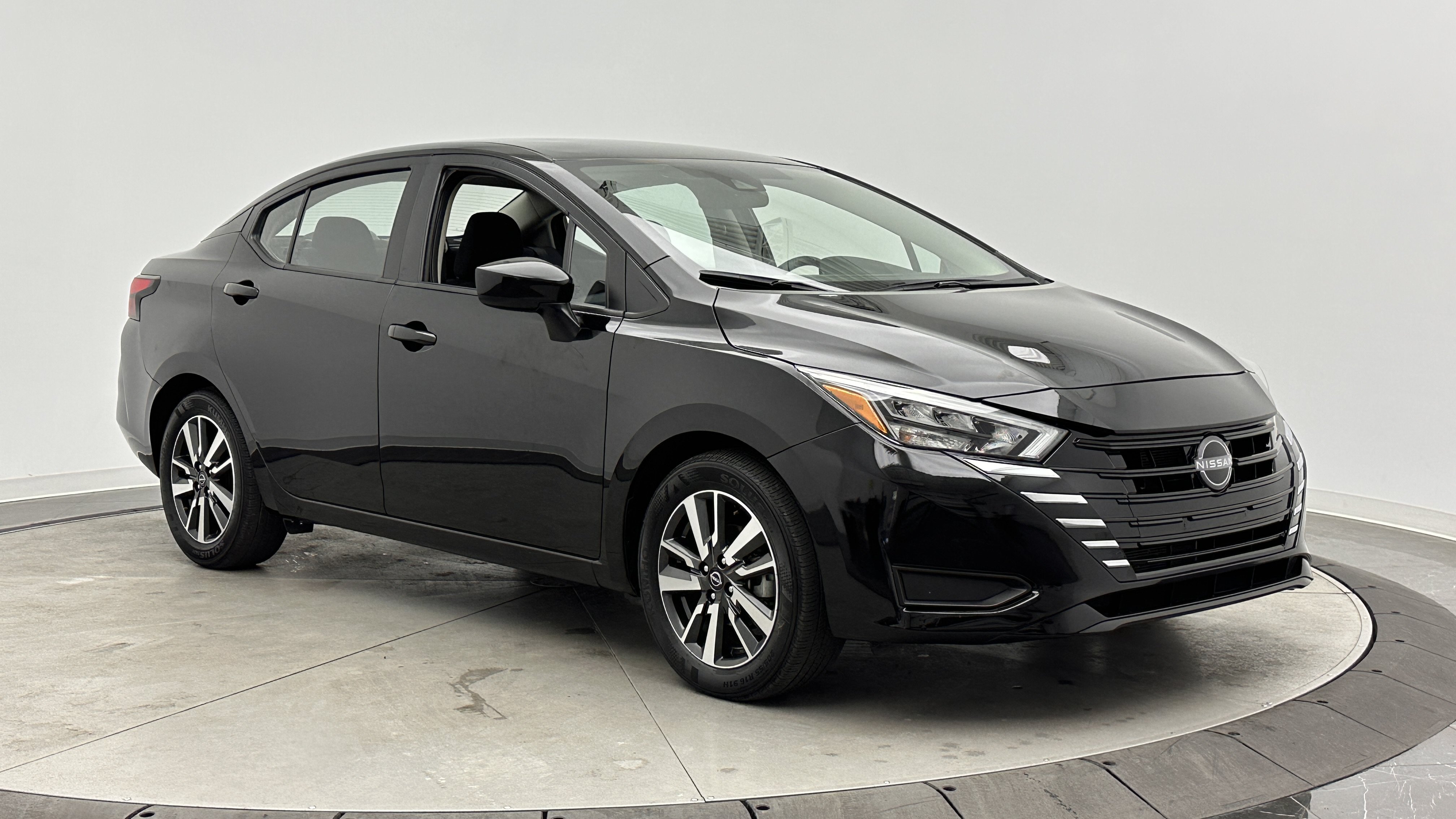 Used 2025 Nissan Versa SV FWD image 3