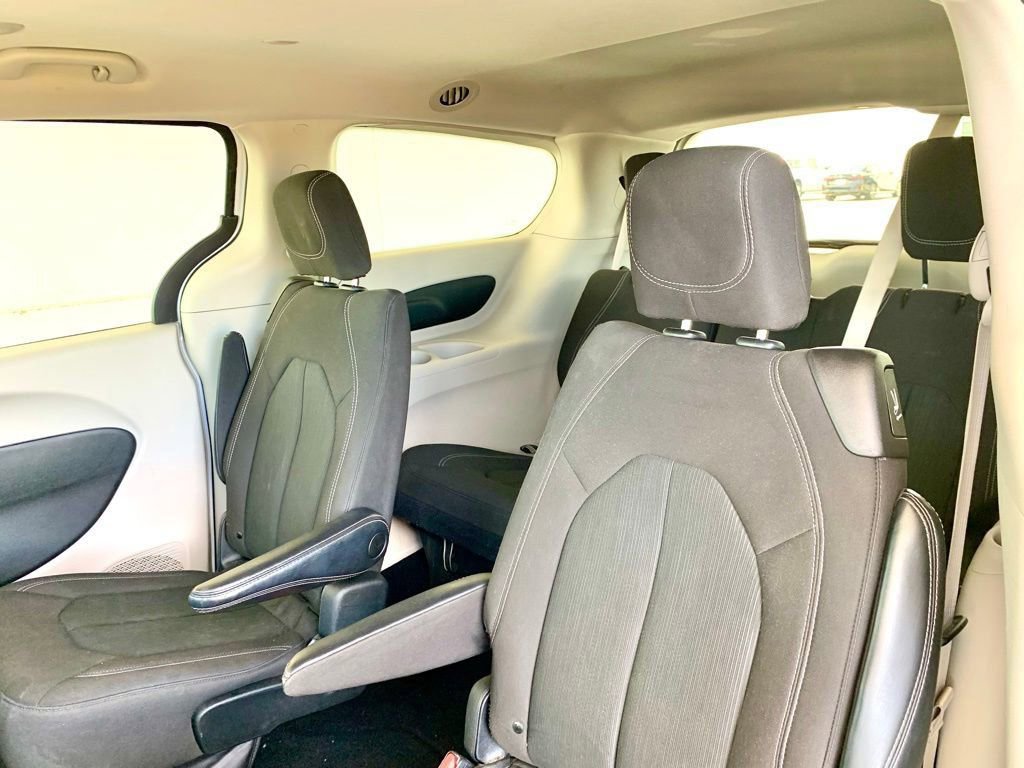 Used 2023 Chrysler Voyager LX image 13