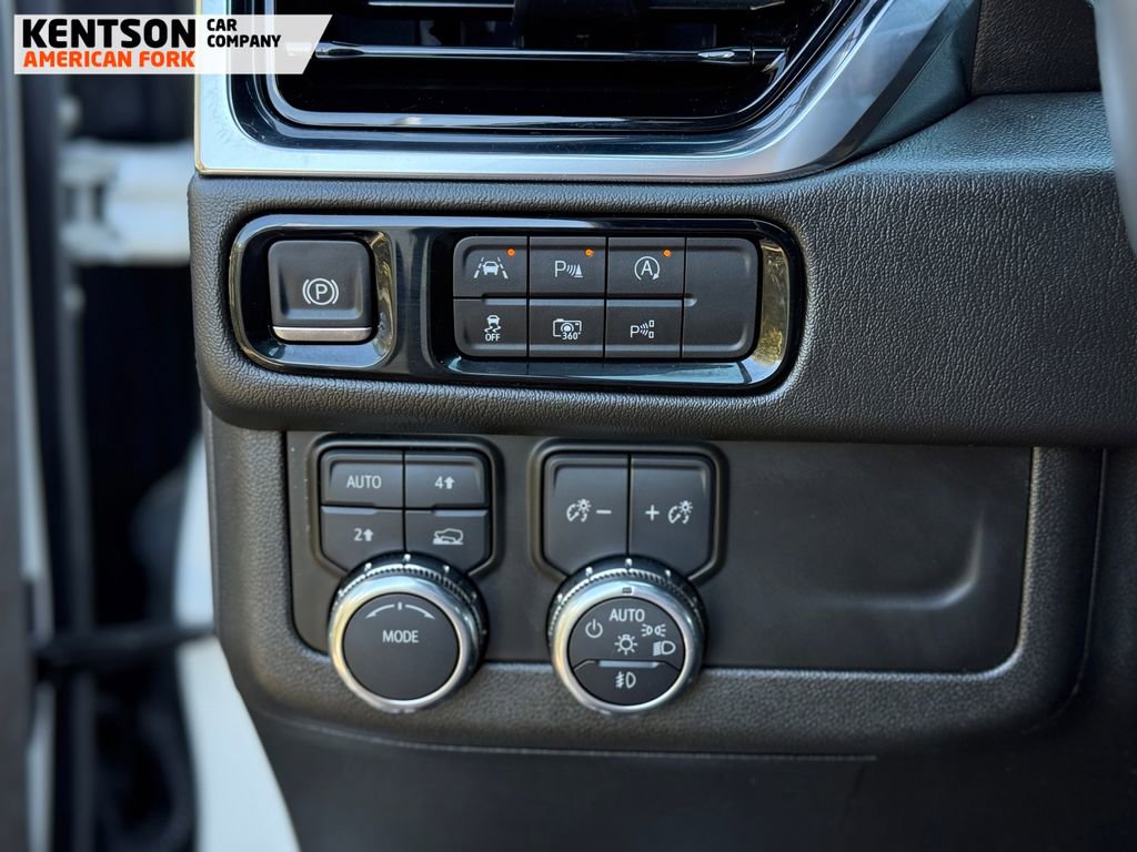 Used 2025 GMC Yukon Denali w/ Sun & Power Step Package image 22