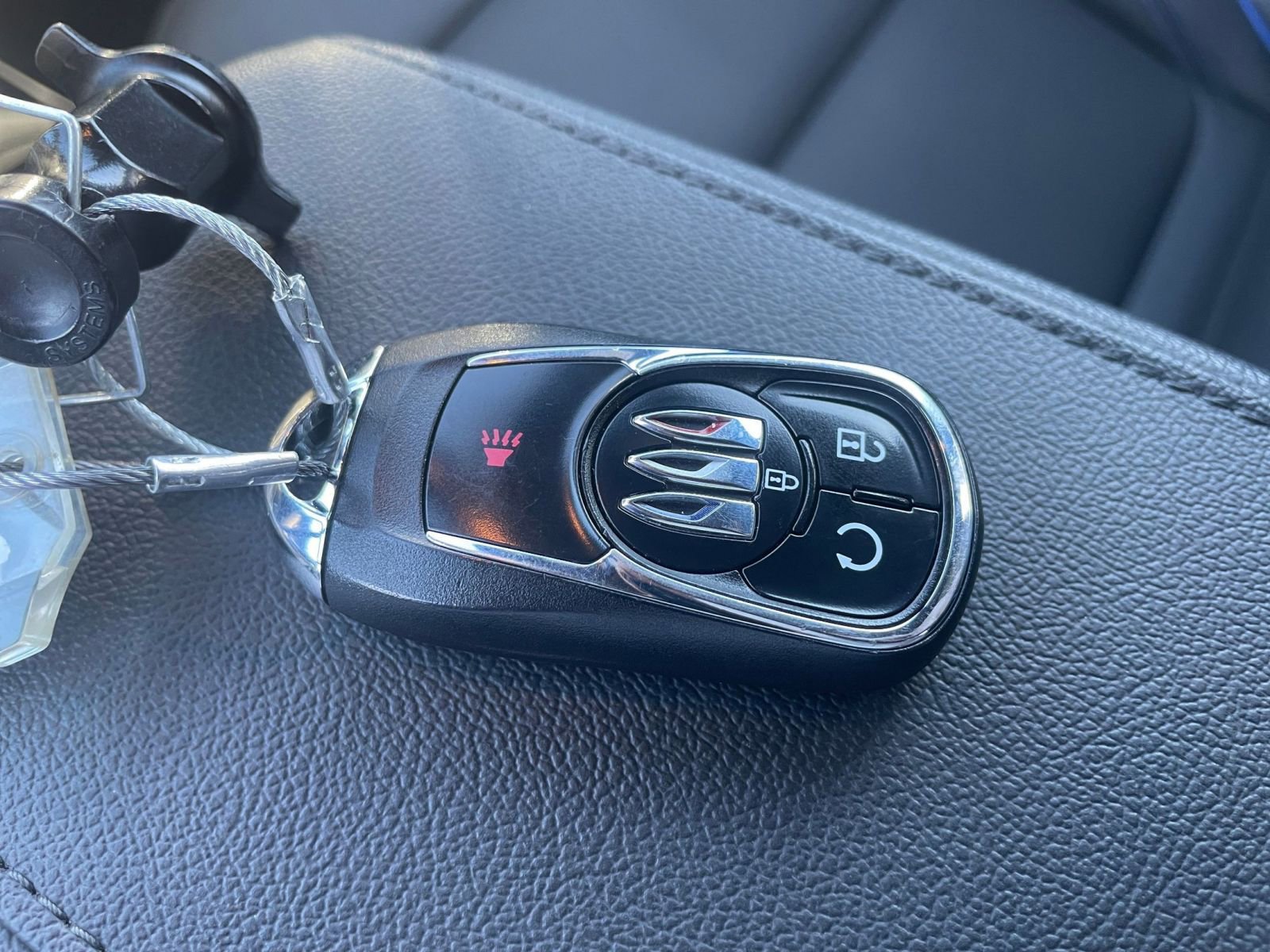 Used 2025 Buick Envista Sport Touring image 18