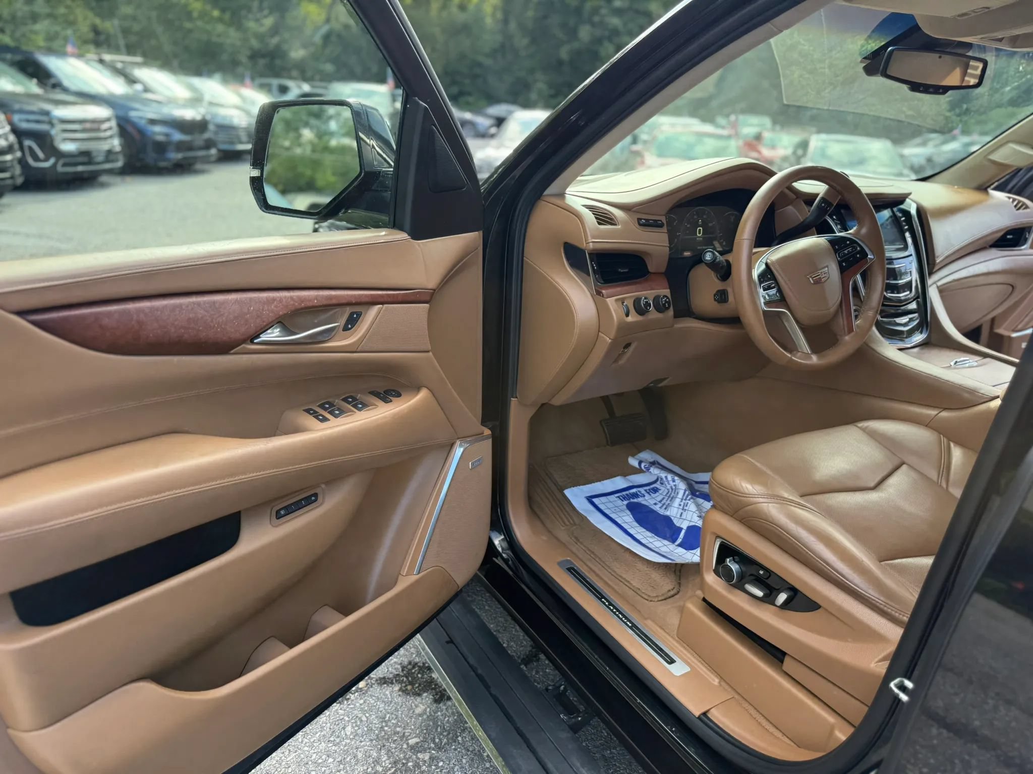 Used 2015 Cadillac Escalade ESV Platinum AWD/4WD image 13