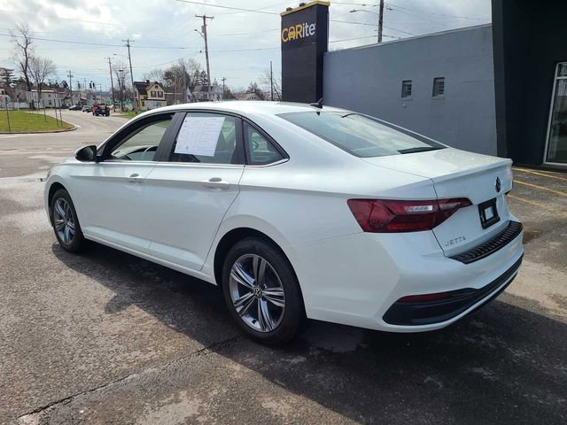 Used 2024 Volkswagen Jetta SE w/ Panoramic Sunroof Package image 10