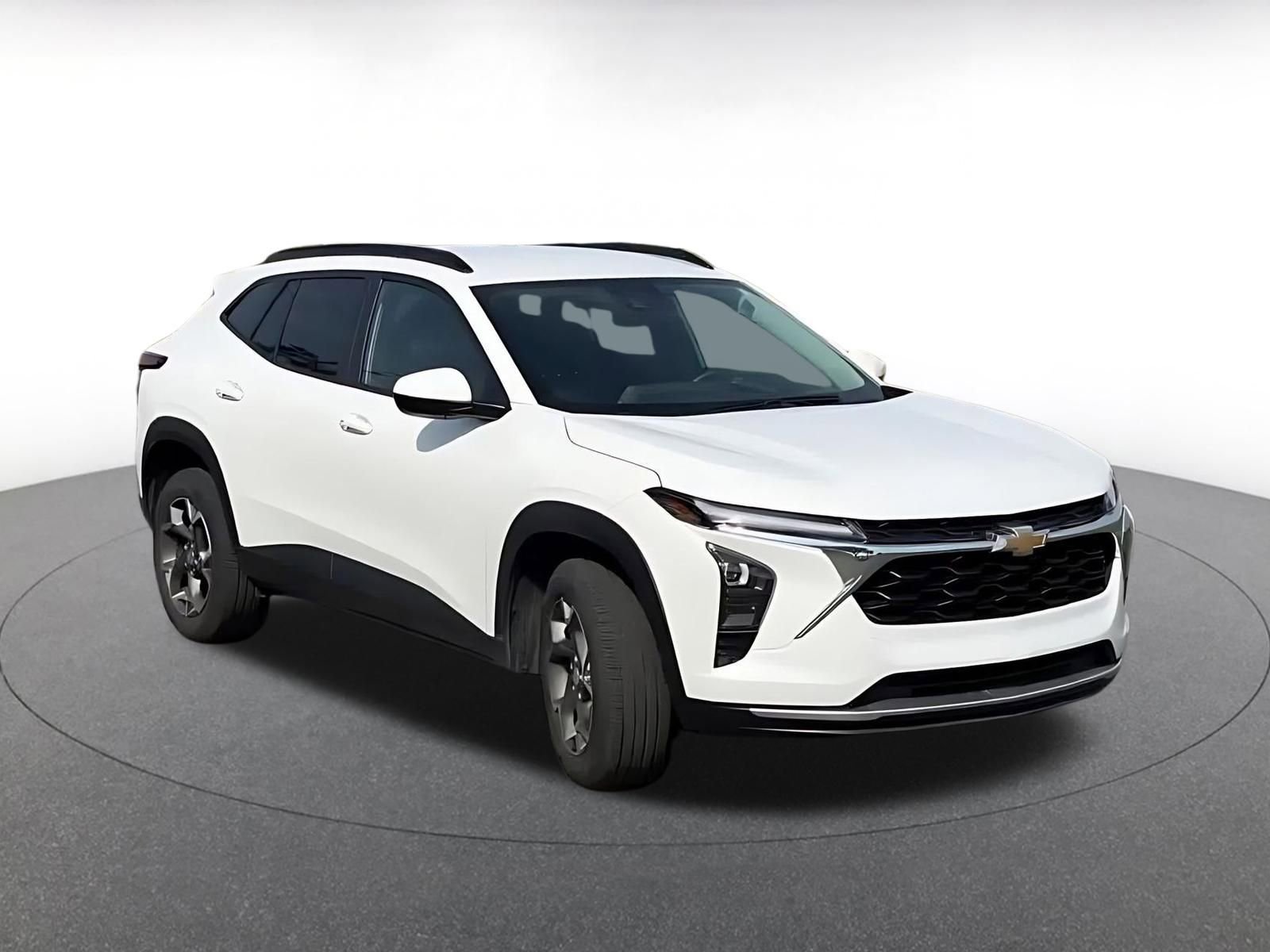 Used 2025 Chevrolet Trax LT w/ LT Convenience Package image 3