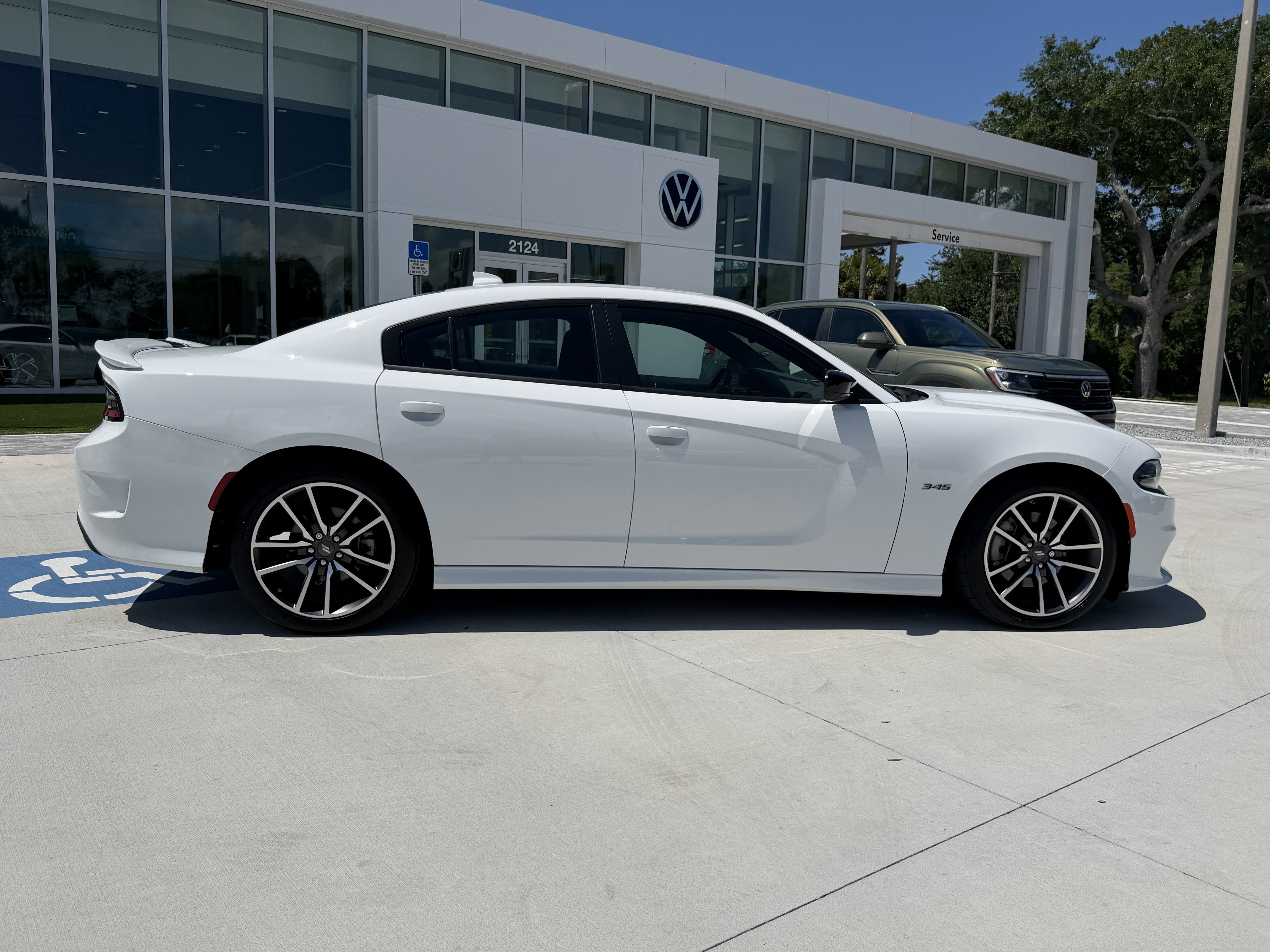 Used 2023 Dodge Charger R/T w/ Harman/Kardon Audio Group RWD image 2