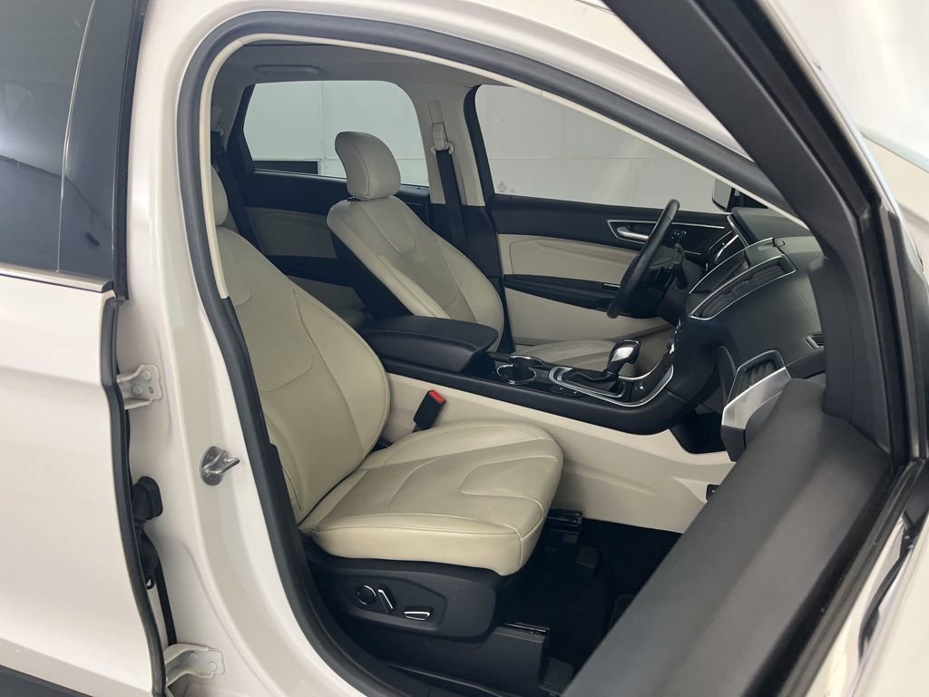 Used 2015 Ford Edge Titanium w/ Equipment Group 302A image 21
