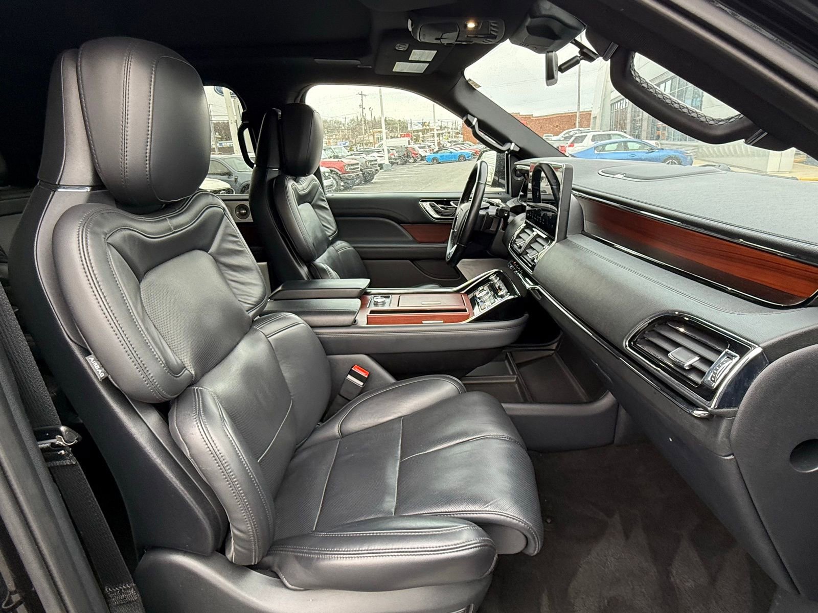Used 2023 Lincoln Navigator Reserve image 21