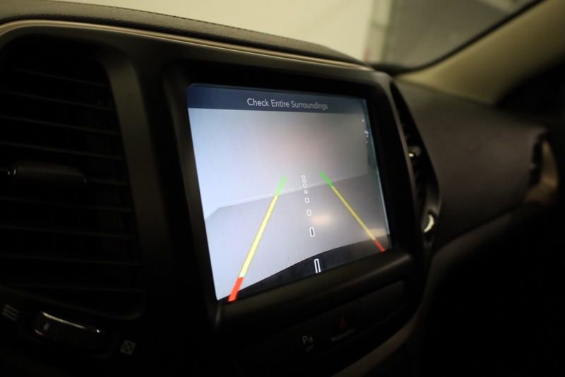 Used 2018 Jeep Cherokee Limited image 20