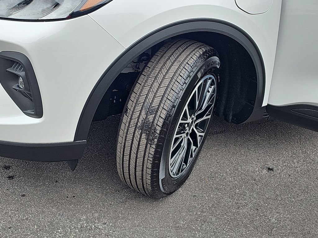 Used 2025 Ford Escape SE image 36