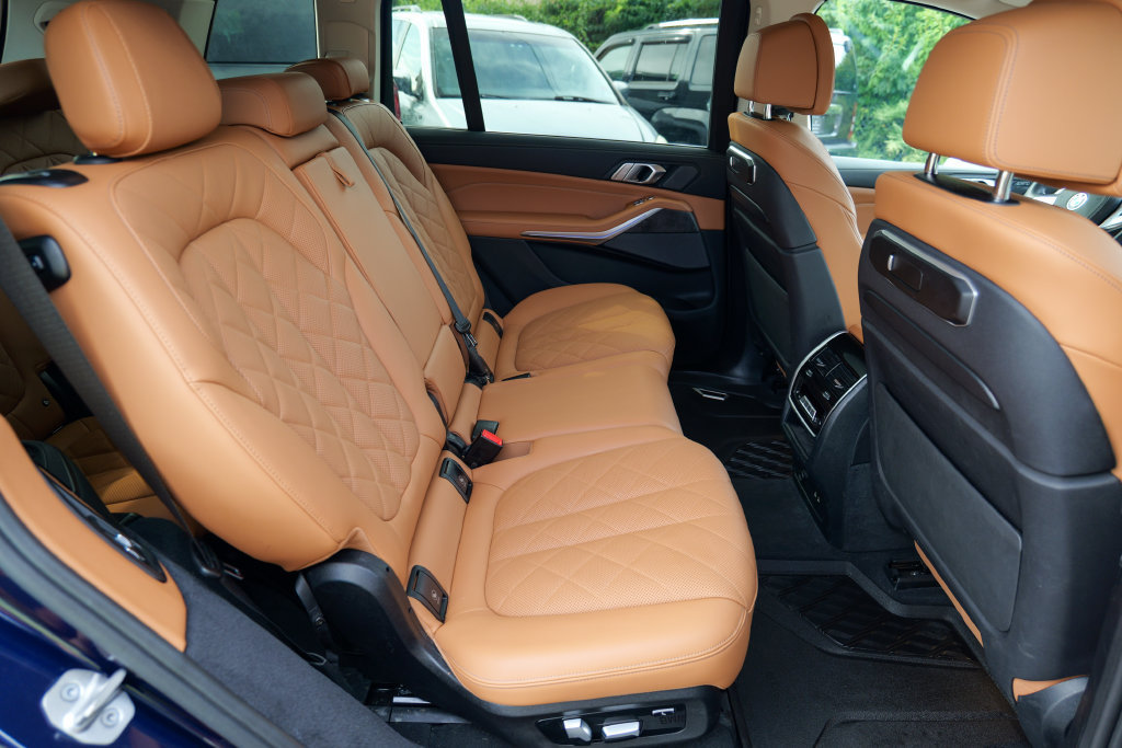 Used 2024 BMW X7 xDrive40i w/ Premium Package AWD/4WD image 33