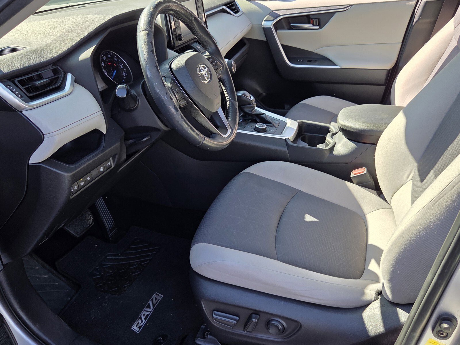 Used 2019 Toyota RAV4 XLE image 13