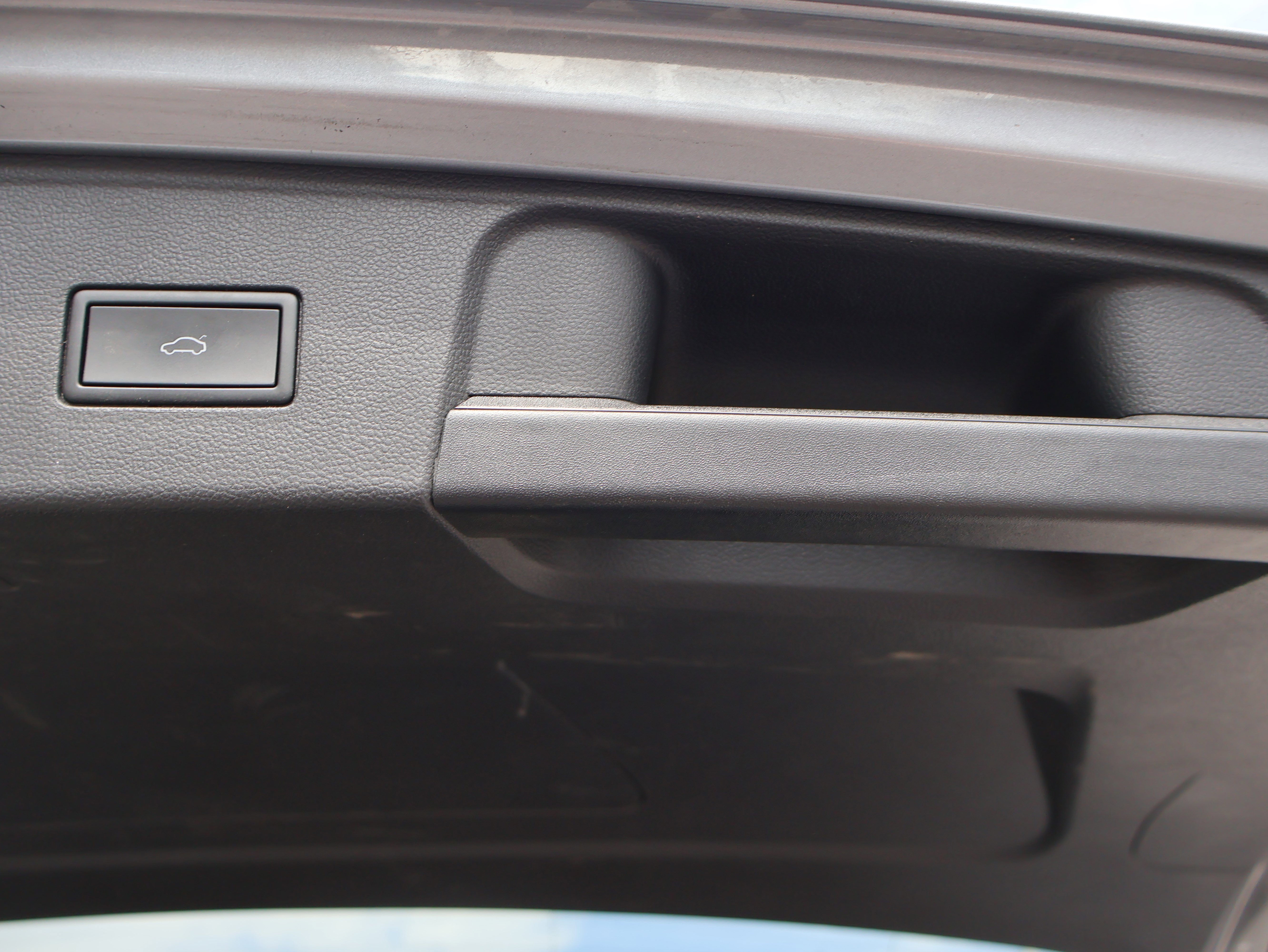 Used 2024 Volkswagen Atlas SE image 30