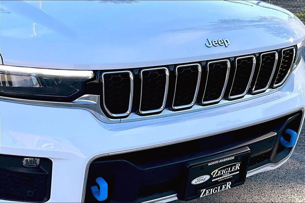 Used 2023 Jeep Grand Cherokee Overland w/ Luxury Tech Group IV AWD/4WD image 30