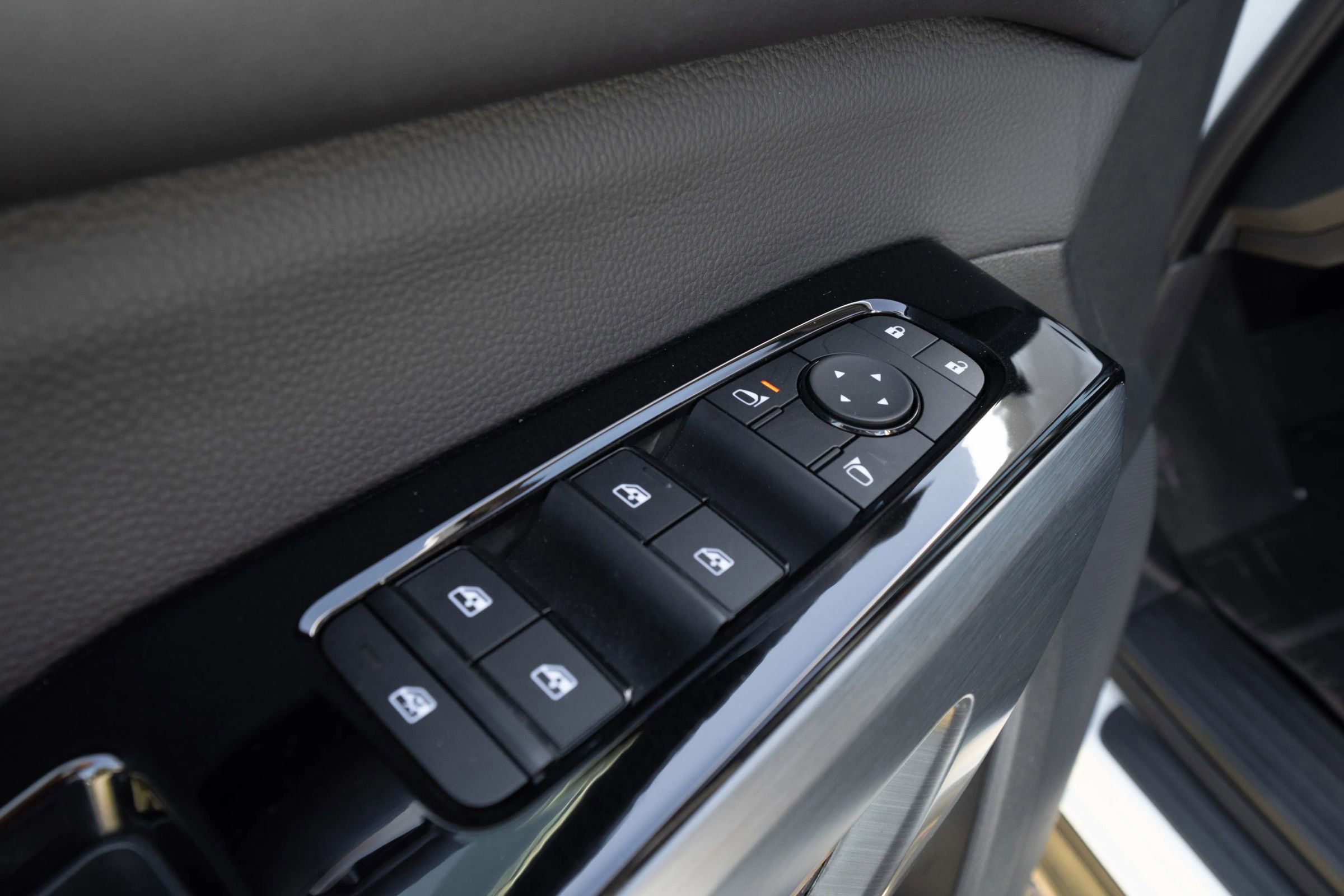 Used 2025 Nissan Pathfinder SL w/ SL Premium Package image 24