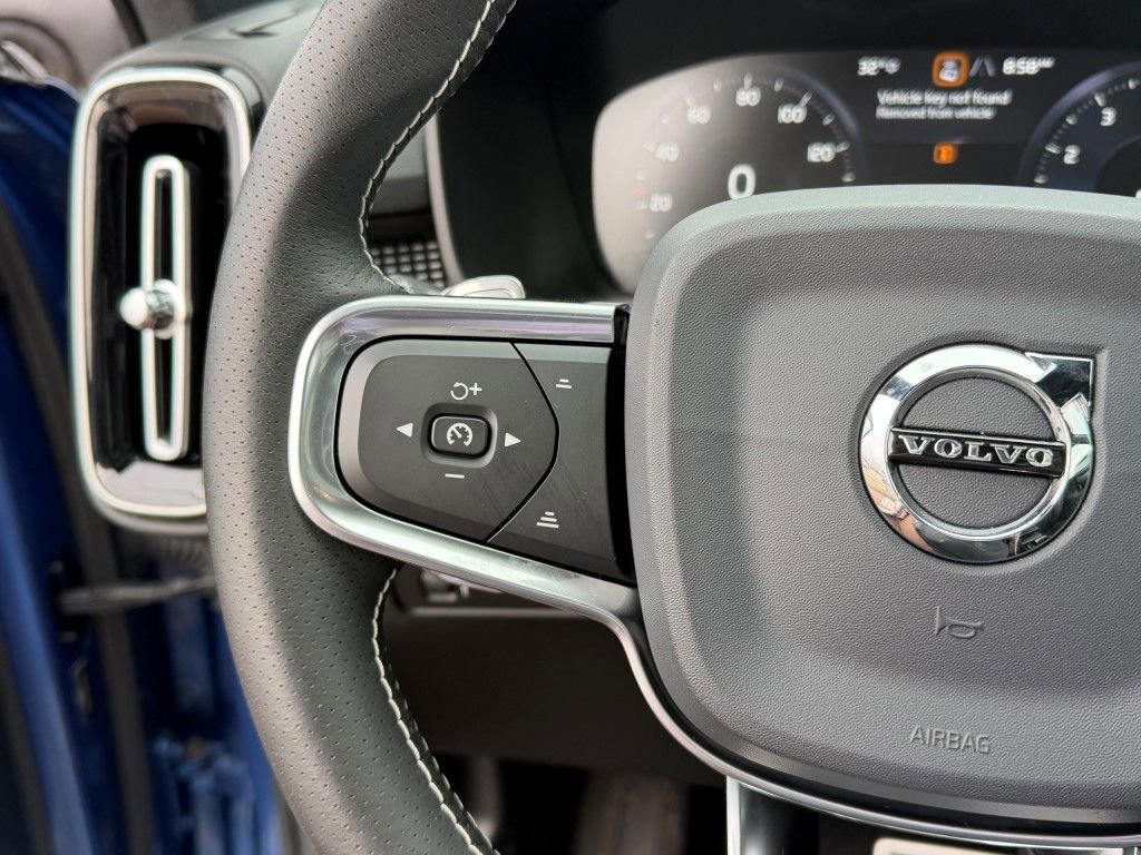 Used 2020 Volvo XC40 T5 R-Design w/ Protection Package Premier image 30