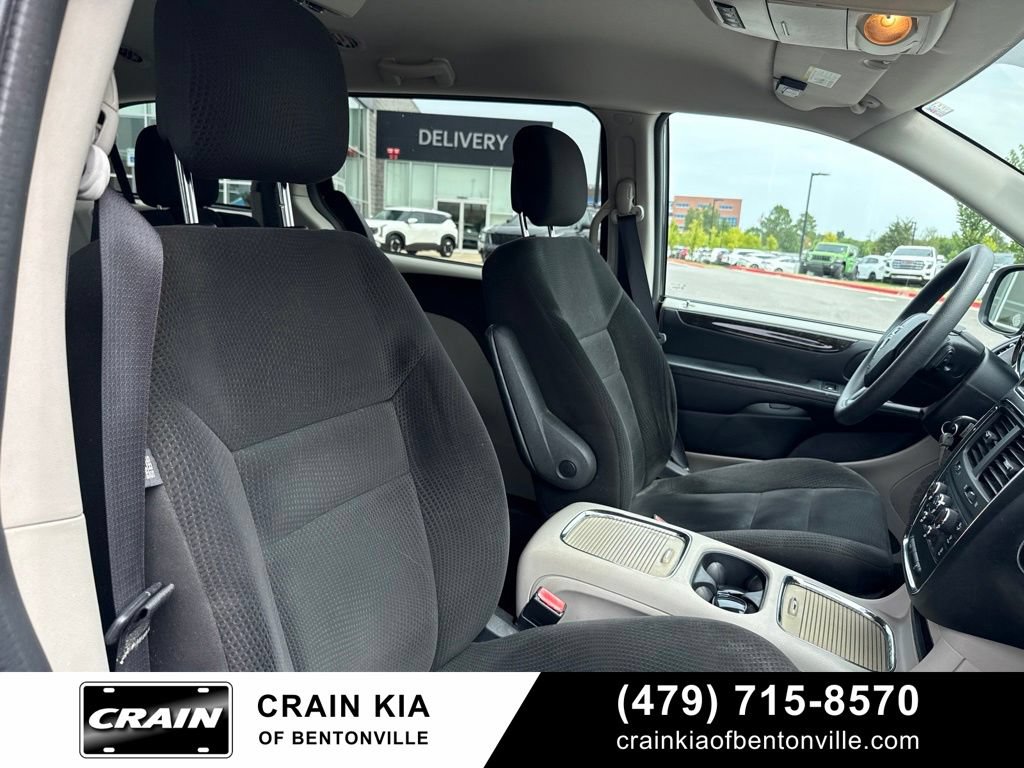 Used 2016 Dodge Grand Caravan SXT FWD image 9
