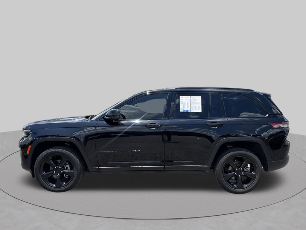 Used 2023 Jeep Grand Cherokee Altitude AWD/4WD image 4