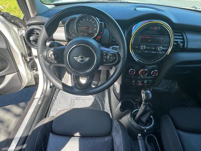 Used 2016 MINI Cooper 4-Door Hardtop image 9