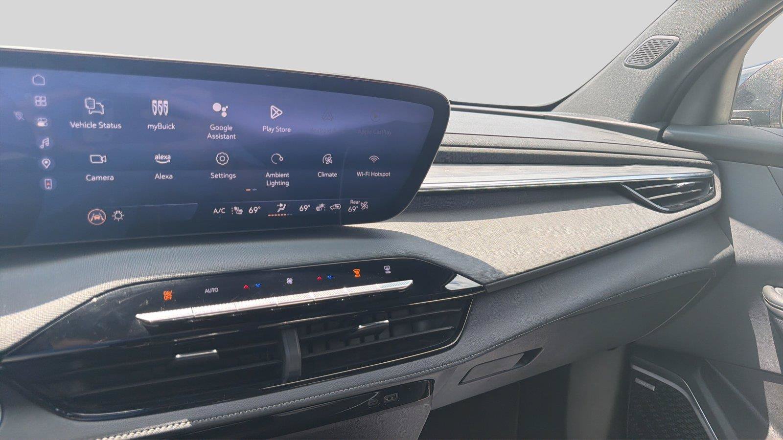 Used 2025 Buick Enclave Preferred AWD/4WD image 13