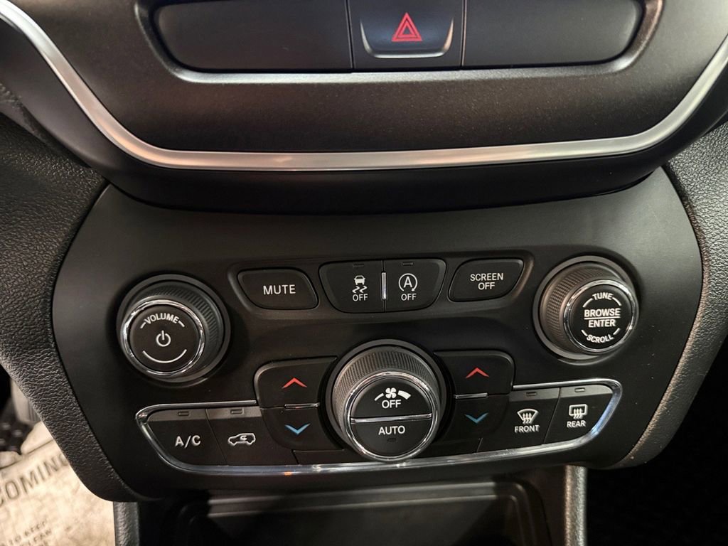 Used 2019 Jeep Cherokee Trailhawk w/ Comfort & Convenience Group image 33