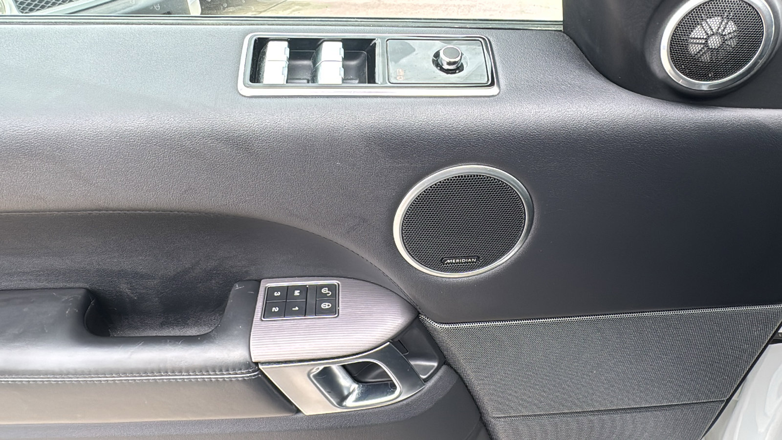 Used 2018 Land Rover Range Rover Sport HSE image 13