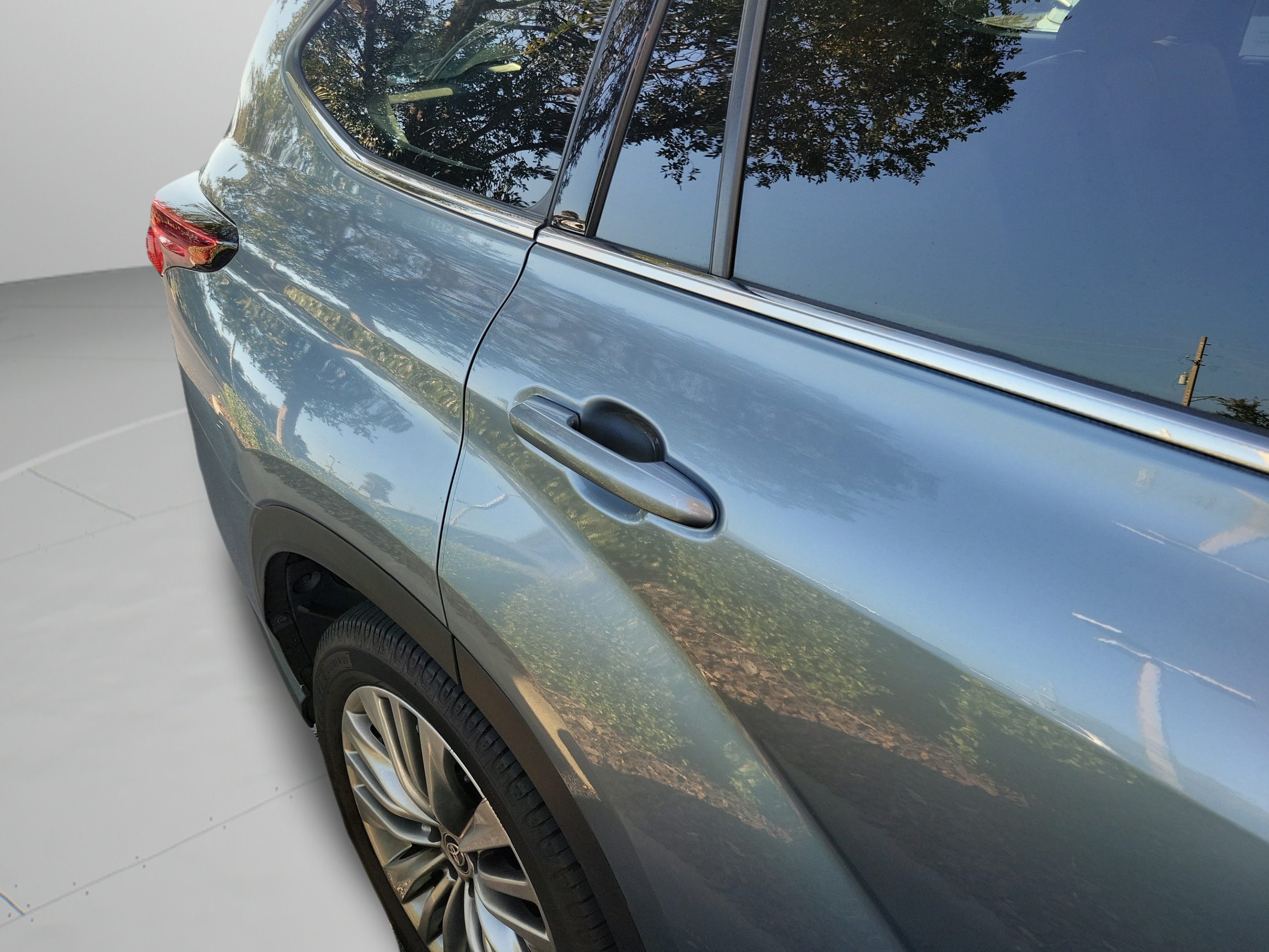 Used 2021 Toyota Highlander Platinum FWD image 18