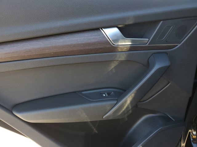 Used 2024 Audi Q5 2.0T Premium w/ Convenience Package image 15