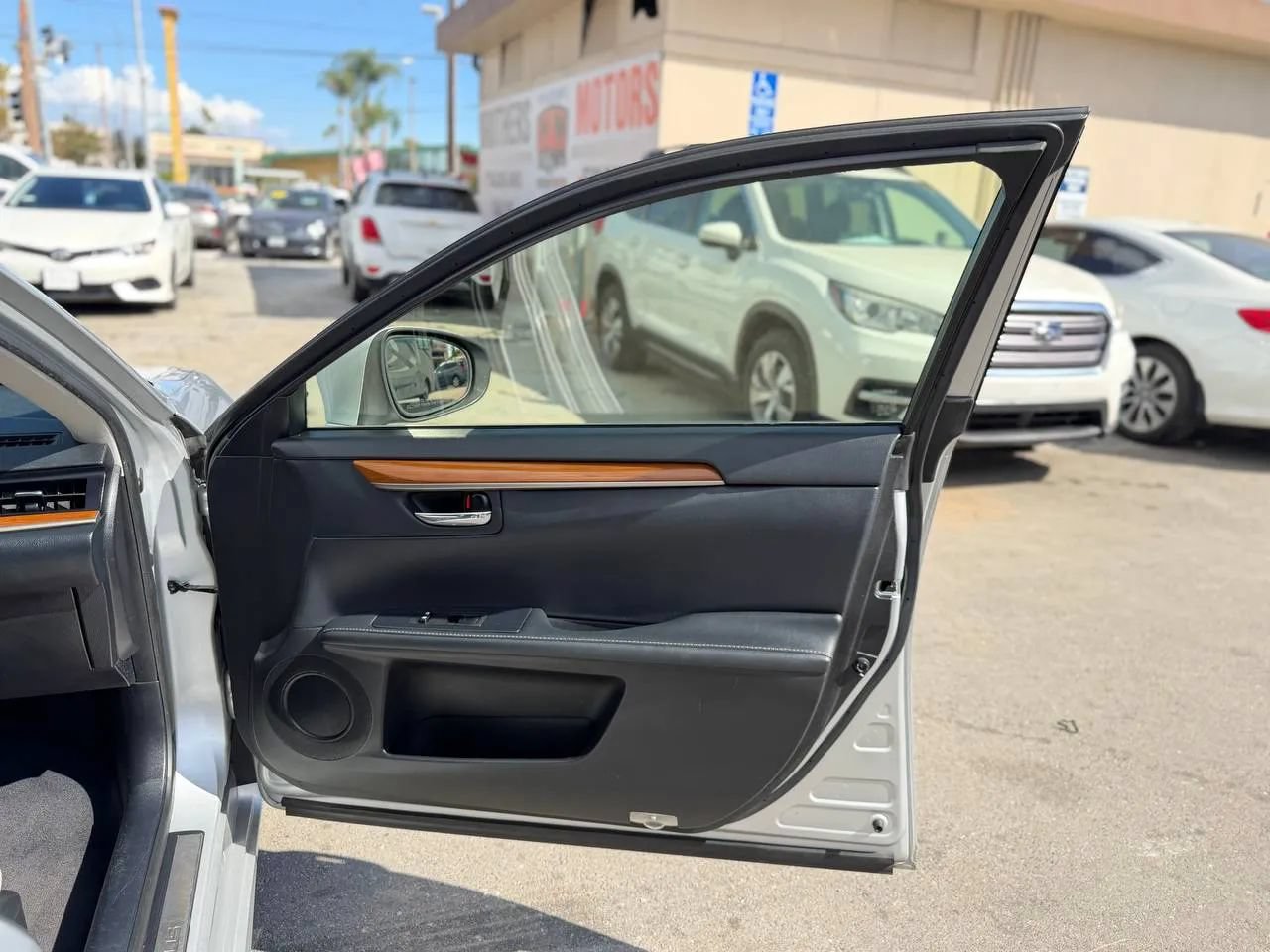 Used 2014 Lexus ES 300h w/ Premium Package w/Bamboo Trim FWD image 36