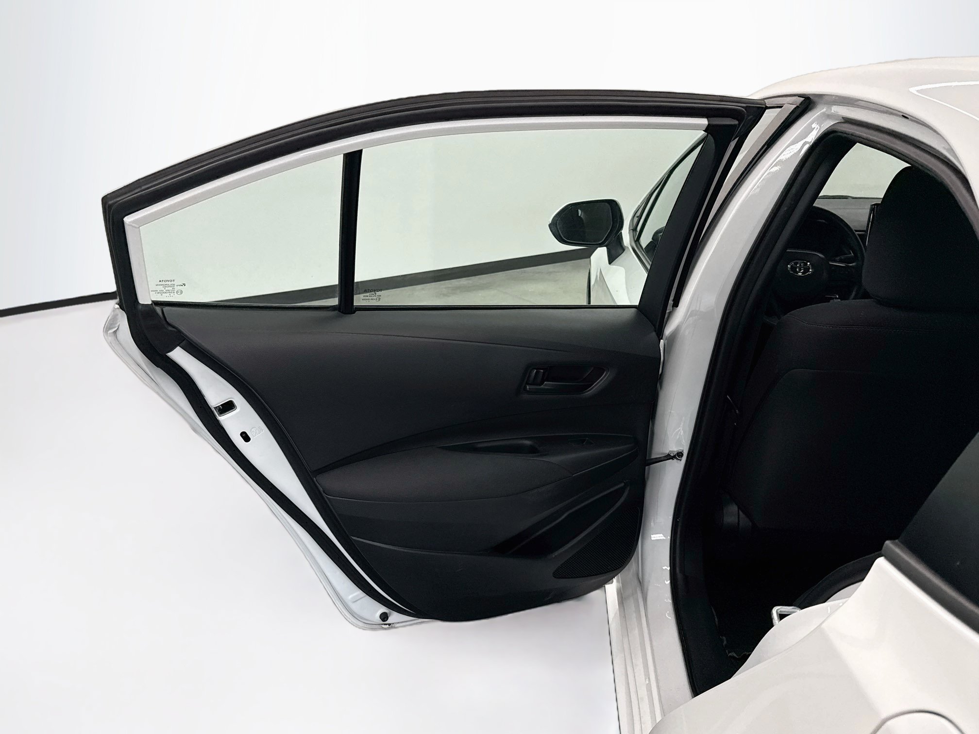 Used 2025 Toyota Corolla LE FWD image 24