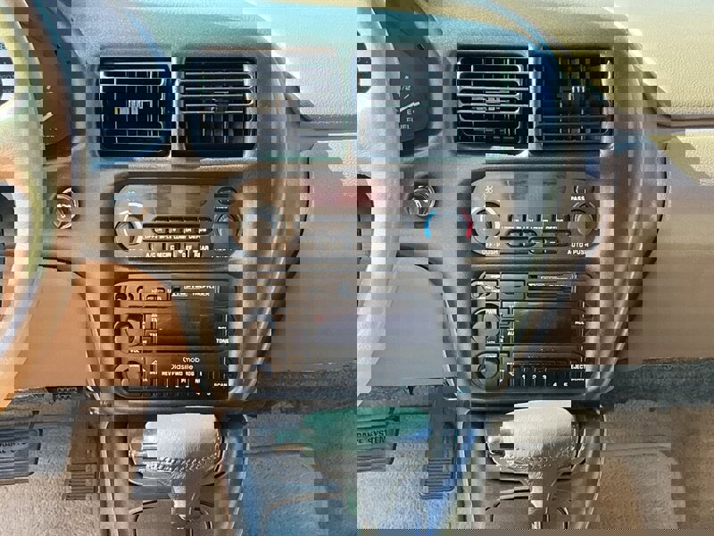 Used 1995 Oldsmobile Cutlass Supreme Convertible image 25