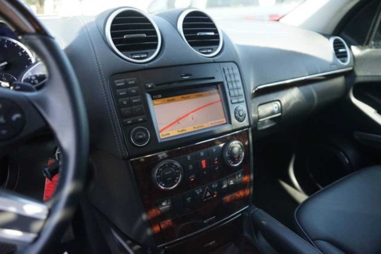 Used 2011 Mercedes-Benz GL 450 4MATIC image 30