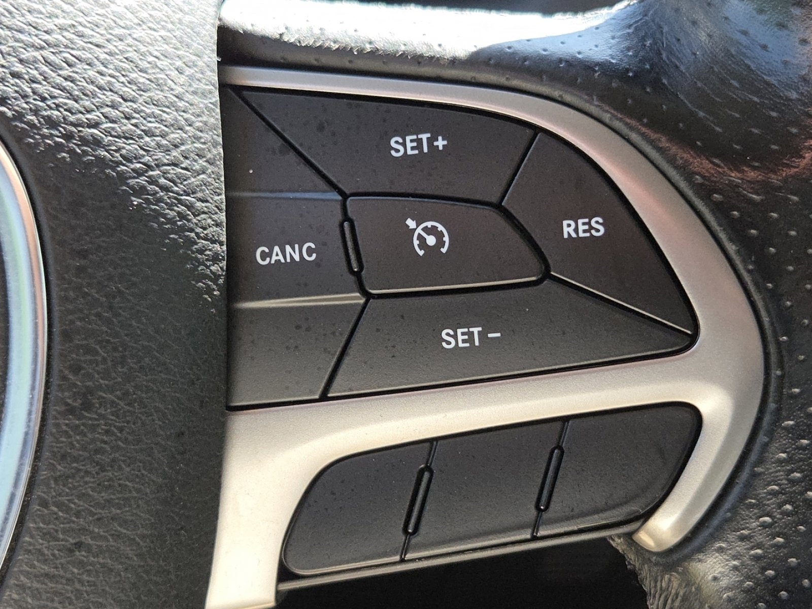 Used 2020 Dodge Durango SXT w/ Trailer Tow Group IV AWD/4WD image 8