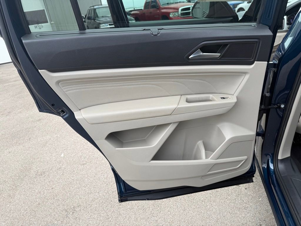 Used 2023 Volkswagen Atlas SE image 12