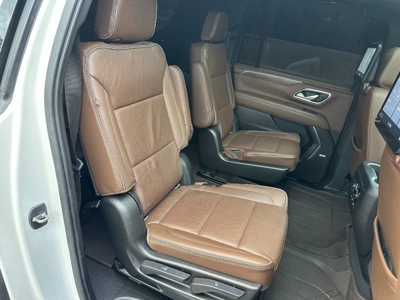 Used 2021 Chevrolet Suburban High Country RWD image 27