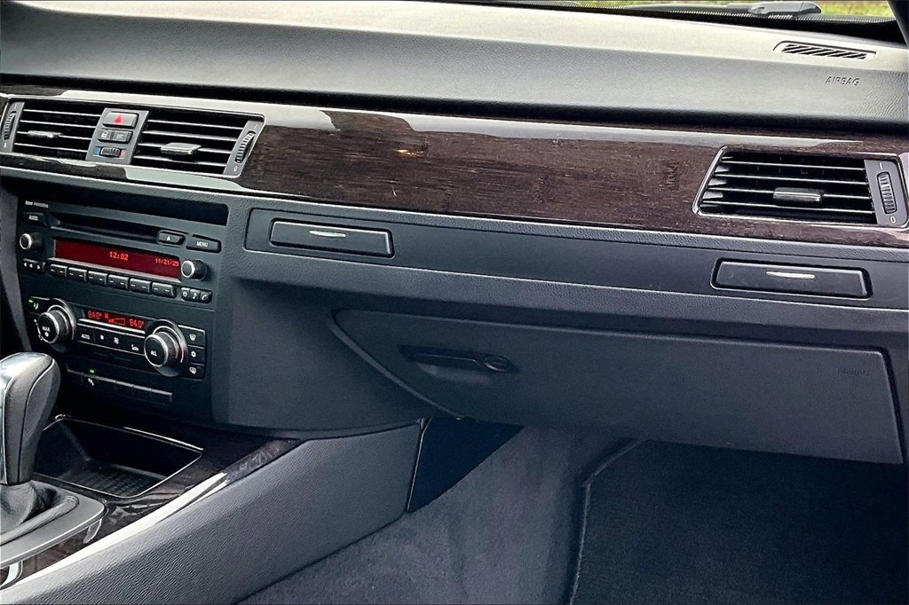 Used 2011 BMW 335i Convertible image 20