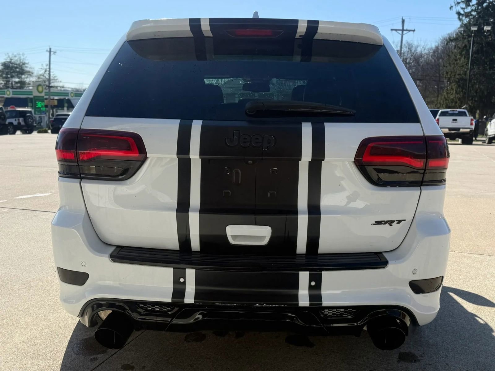 Used 2015 Jeep Grand Cherokee SRT image 4