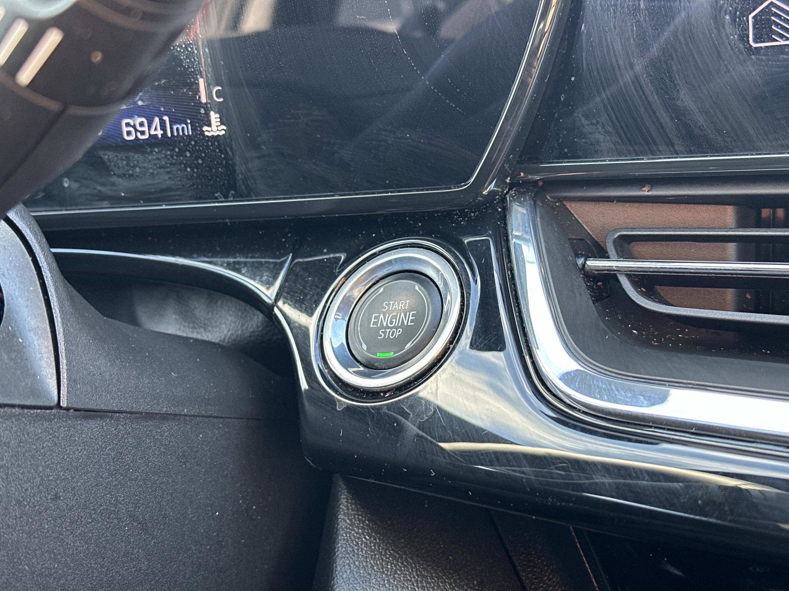 Certified 2025 Chevrolet Trax RS w/ Sunroof Package image 26