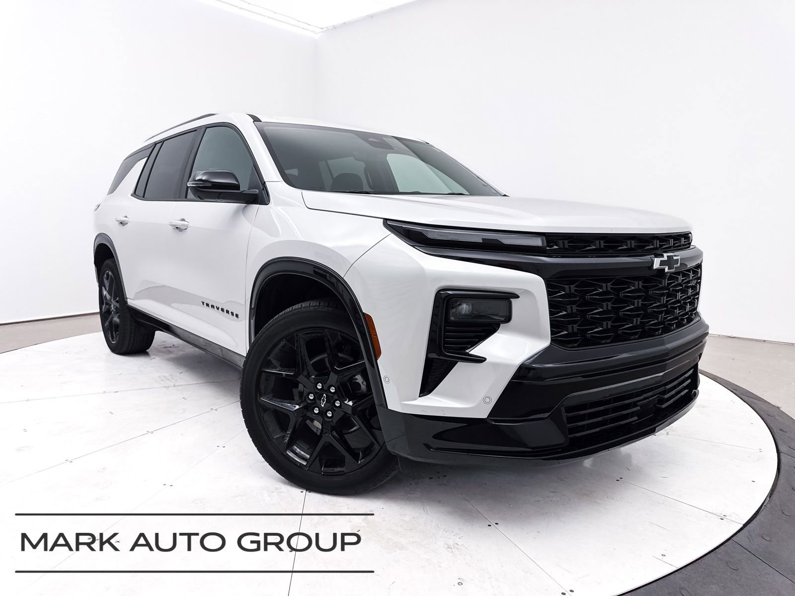 Used 2024 Chevrolet Traverse RS w/ LPO, Floor Liner Package image 1