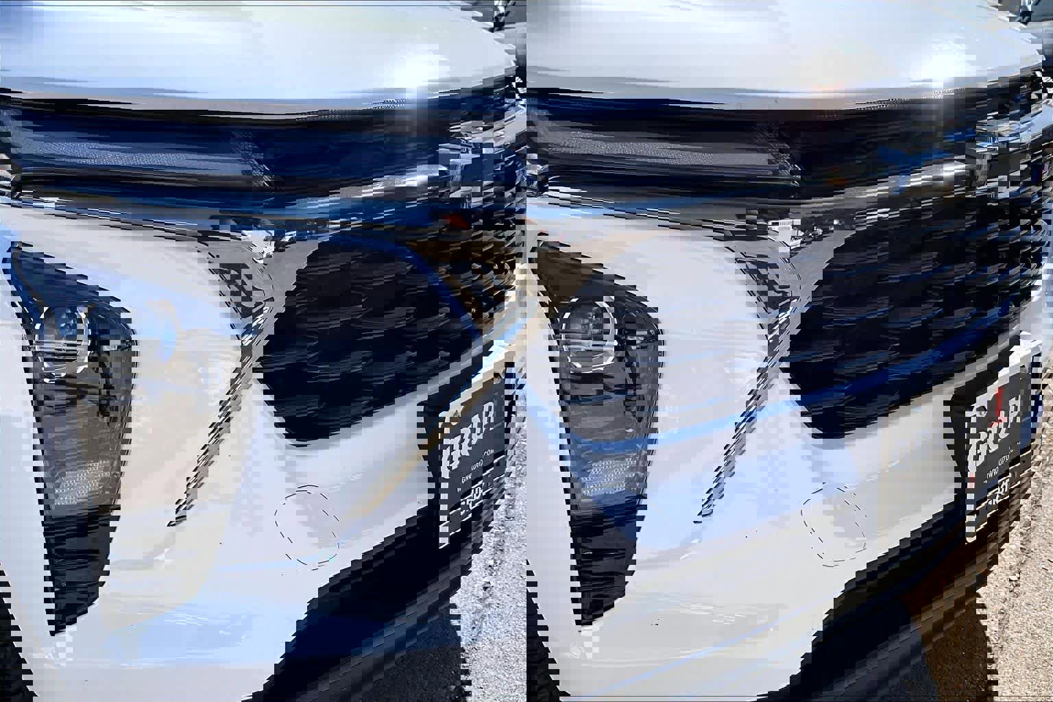 Used 2025 Chevrolet Trax RS w/ Driver Confidence Package image 29