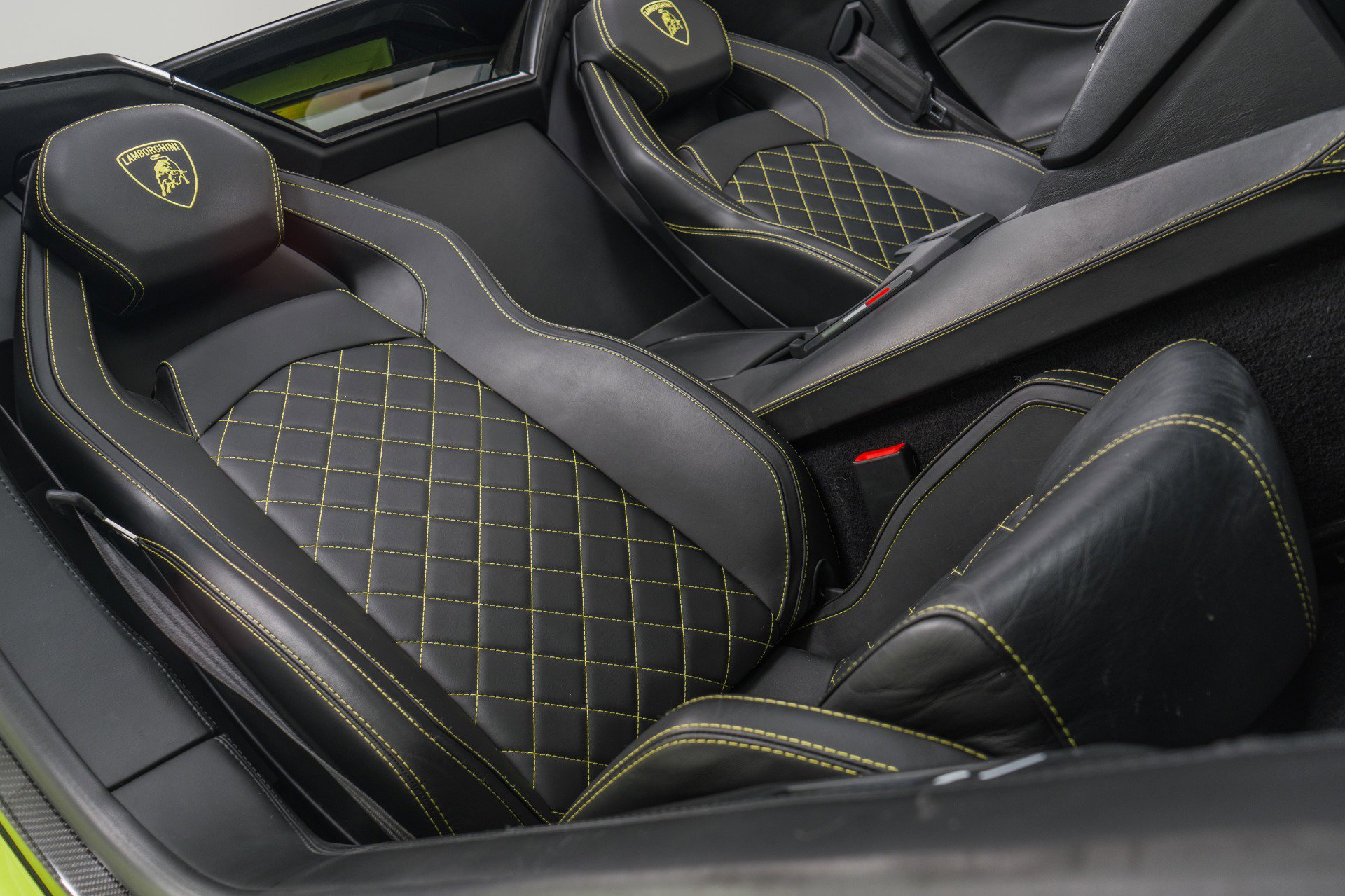 Used 2019 Lamborghini Aventador S image 24