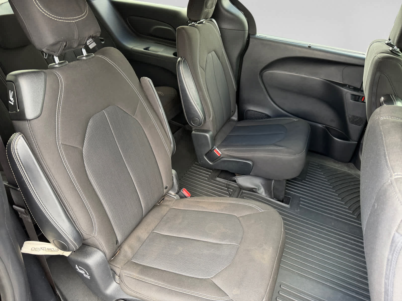 Used 2020 Chrysler Pacifica Touring w/ S Appearance Package FWD image 17
