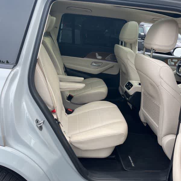 Used 2024 Mercedes-Benz GLS 450 4MATIC image 10