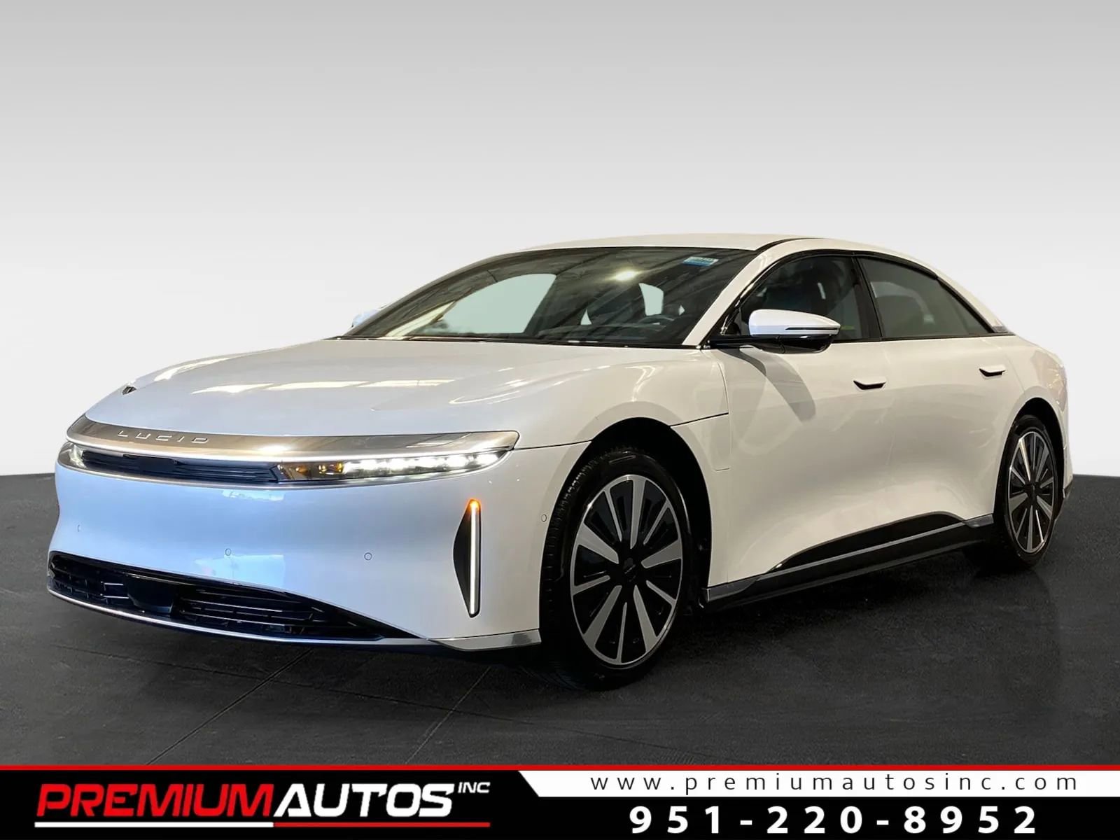 Used 2024 Lucid Air Touring image 1